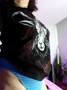 Divine Pouvoir online show from 04/15/26, 11:17