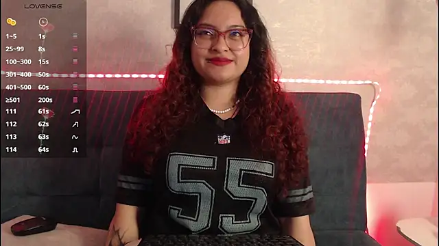 Snapshot of kat_belle chatting on 12/16/25, 12:32 kat belle online show from 12/16/25, 12:32