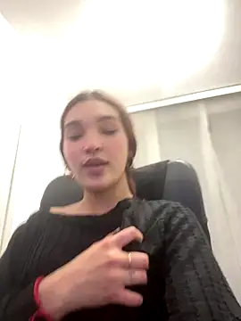 Snapshot of karely_and_justin chatting on 12/16/25, 02:05 karely and justin online show from 12/16/25, 02:05