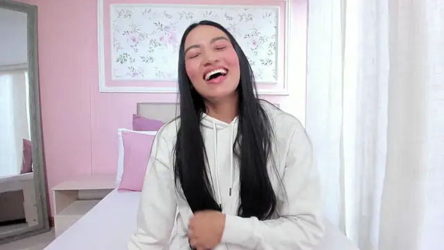 Snapshot of barbara_noa chatting on 12/16/25, 12:32 barbara noa online show from 12/16/25, 12:32