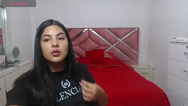 Snapshot of Brittany_Hot chatting on 12/16/25, 04:23 Brittany Hot online show from 12/16/25, 04:23