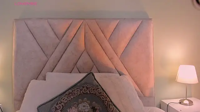 Amelia Saenz  online show from 02/17/26, 07:09