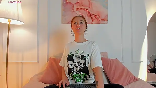 Amelia Saenz  online show from 03/24/26, 09:31