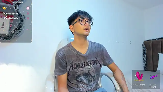 Snapshot of Archie_77 chatting on 12/15/25, 07:07 Archie 77 online show from 12/15/25, 07:07