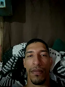 Snapshot of rocchw chatting on 12/14/25, 02:00 rocchw online show from 12/14/25, 02:00