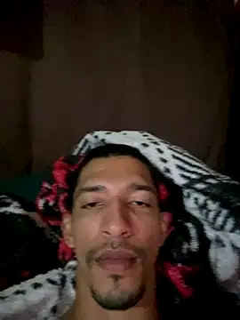 Snapshot of rocchw chatting on 12/15/25, 02:10 rocchw online show from 12/15/25, 02:10