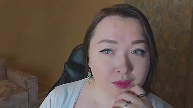 Snapshot of DianaLure chatting on 12/17/25, 01:33 DianaLure online show from 12/17/25, 01:33