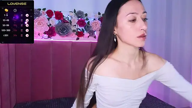 Snapshot of BellaNight chatting on 12/16/25, 05:01 BellaNight online show from 12/16/25, 05:01