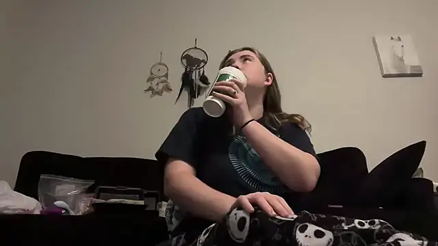 Snapshot of bunnybun06 chatting on 12/18/25, 06:19 bunnybun06 online show from 12/18/25, 06:19