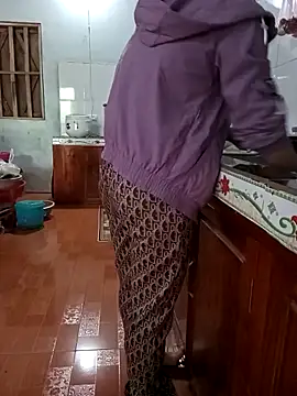 Snapshot of SweetBerry-91 chatting on 12/15/25, 01:43 SweetBerry-91 online show from 12/15/25, 01:43