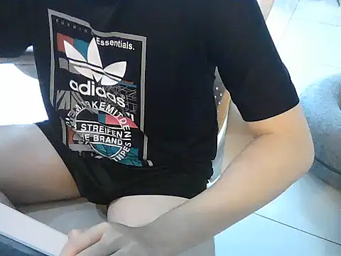 Snapshot of YourBoYyyyyyyy chatting on 12/15/25, 06:28 YourBoYyyyyyyy online show from 12/15/25, 06:28