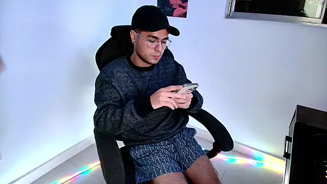 Snapshot of MaverickDrift chatting on 12/15/25, 11:42 MaverickDrift online show from 12/15/25, 11:42