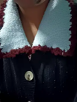 Snapshot of teena-11 chatting on 12/15/25, 01:15 teena-11 online show from 12/15/25, 01:15