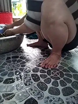 Snapshot of thoconxx chatting on 12/14/25, 11:53 thoconxx online show from 12/14/25, 11:53