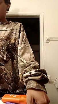 Snapshot of Teeskii_ chatting on 12/17/25, 10:10 Teeskii online show from 12/17/25, 10:10