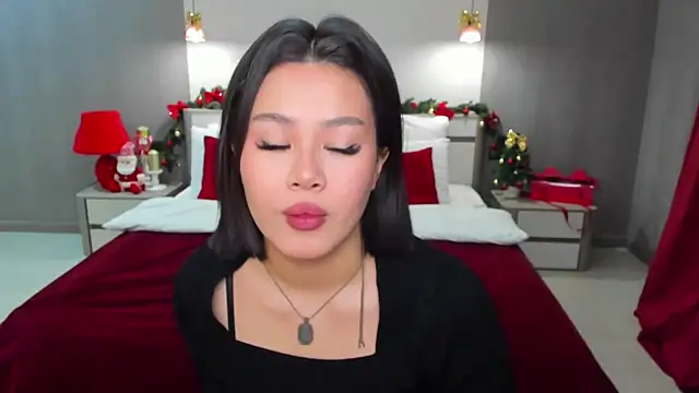 Snapshot of Brunette_Charm chatting on 12/14/25, 06:23 Brunette Charm online show from 12/14/25, 06:23