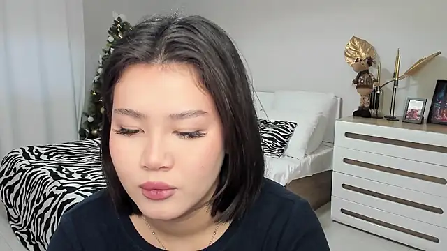 Brunette Charm online show from 01/10/26, 11:01