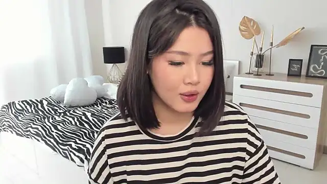 Brunette Charm online show from 03/11/26, 11:16