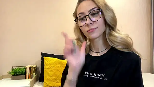 sun under skyy online show from 12/18/25, 10:21