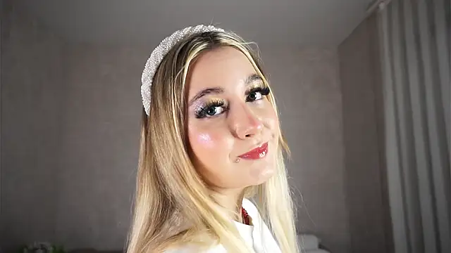 Snapshot of AlessandraPatel chatting on 12/14/25, 05:02 AlessandraPatel online show from 12/14/25, 05:02