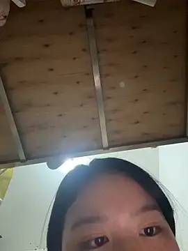 Snapshot of Kawaii-P chatting on 12/17/25, 12:22 Kawaii-P online show from 12/17/25, 12:22