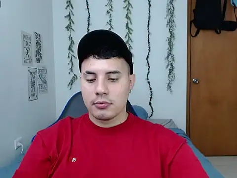 Snapshot of ENZO444_ chatting on 12/18/25, 05:24 ENZO444 online show from 12/18/25, 05:24