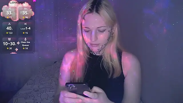 Snapshot of AlexaLaRose2 chatting on 12/20/25, 01:02 AlexaLaRose2 online show from 12/20/25, 01:02