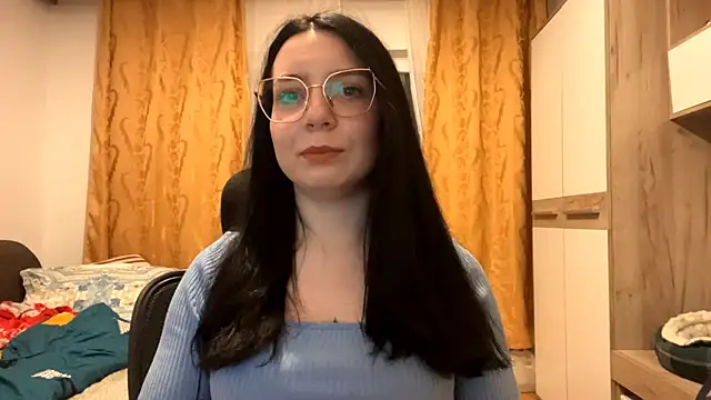 Snapshot of DoraRobertos chatting on 12/21/25, 04:47 DoraRobertos online show from 12/21/25, 04:47