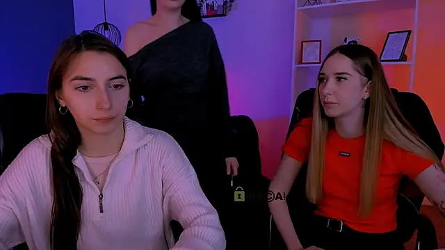 mila firee online show from 04/15/26, 08:54