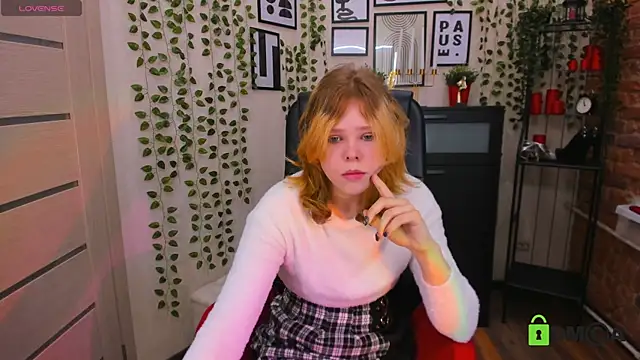 Soft Flame online show from 12/17/25, 03:29