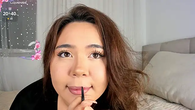 Mia Carmin online show from 04/12/26, 10:48