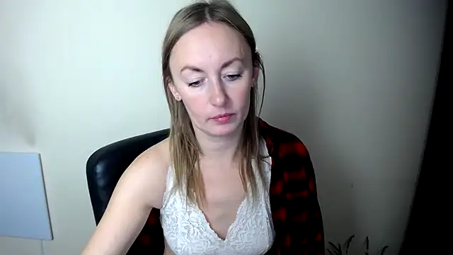 LiaSeass  online show from 12/15/25, 10:08