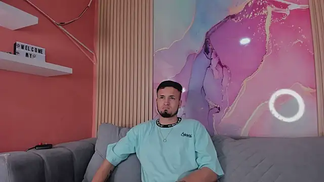 Snapshot of Magicsexx69 chatting on 12/15/25, 10:47 Magicsexx69 online show from 12/15/25, 10:47