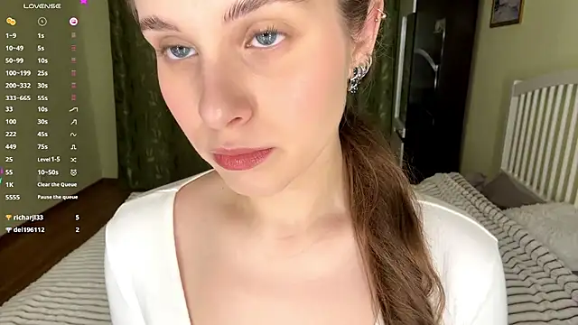 MiaBlanko online show from 12/17/25, 07:25