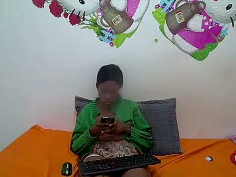 Snapshot of MissSexyVibe32 chatting on 12/14/25, 04:23 MissSexyVibe32 online show from 12/14/25, 04:23