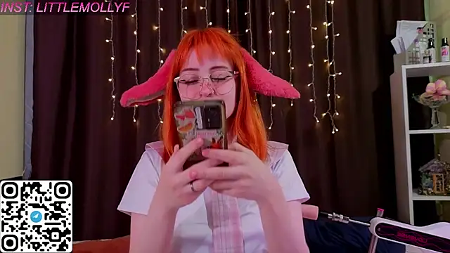 LittleFoxHole online show from 05/21/26, 01:12