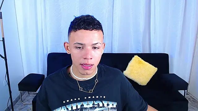 Snapshot of Jakee_18 chatting on 12/15/25, 01:26 Jakee 18 online show from 12/15/25, 01:26