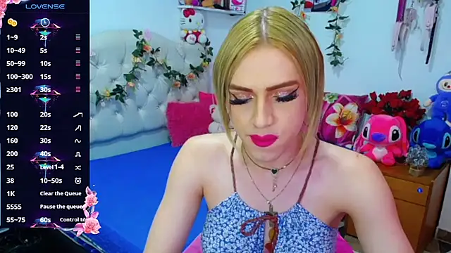 Snapshot of golden_girl01 chatting on 12/21/25, 07:43 golden girl01 online show from 12/21/25, 07:43