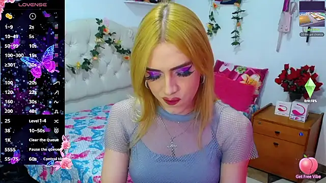 Snapshot of golden_girl01 chatting on 01/17/26, 05:27 golden girl01 online show from 01/17/26, 05:27