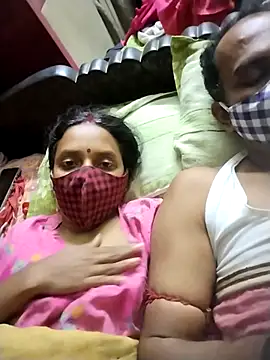 Snapshot of Mr-Mrs-couple chatting on 12/17/25, 07:09 Mr-Mrs-couple online show from 12/17/25, 07:09