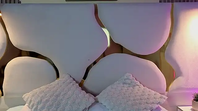 Snapshot of lunajones__ chatting on 12/15/25, 08:46 lunajones online show from 12/15/25, 08:46