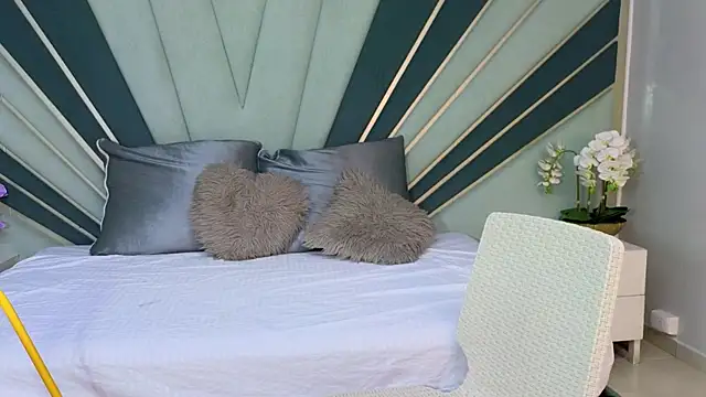 DulceeEsmeralda online show from 03/25/26, 01:17