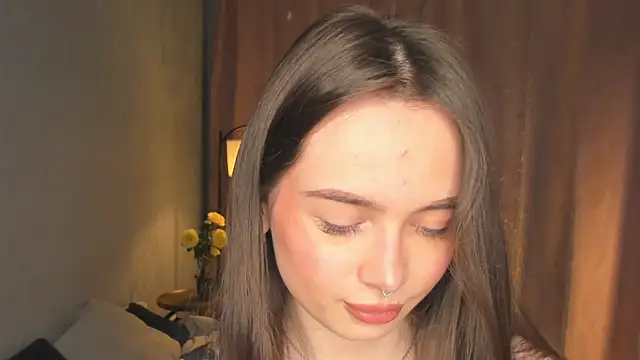 YvonneRobes online show from 04/12/26, 07:30