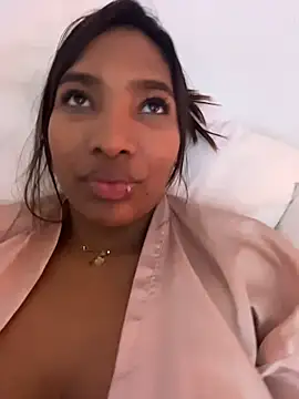 Snapshot of channelportman chatting on 12/17/25, 05:24 channelportman online show from 12/17/25, 05:24