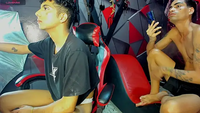 Hot Boys Without Limits online show from 12/17/25, 04:07