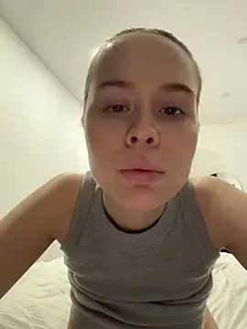 Snapshot of Nicole_Loving chatting on 12/17/25, 09:54 Nicole Loving online show from 12/17/25, 09:54