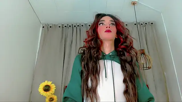 Snapshot of camila_vasquez_ chatting on 12/16/25, 08:36 camila vasquez online show from 12/16/25, 08:36