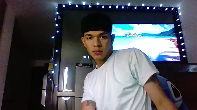 Snapshot of Glen_connor_11 chatting on 12/16/25, 01:27 Glen connor 11 online show from 12/16/25, 01:27