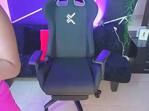 Snapshot of VALERIADANIELS chatting on 12/15/25, 08:46 VALERIADANIELS online show from 12/15/25, 08:46