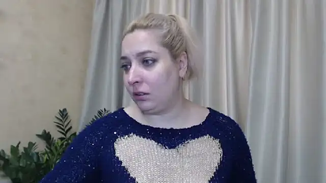 Snapshot of sweetpussy13 chatting on 12/14/24, 07:29 sweetpussy13 online show from 12/14/24, 07:29